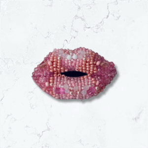 Bouche entrouverte rose