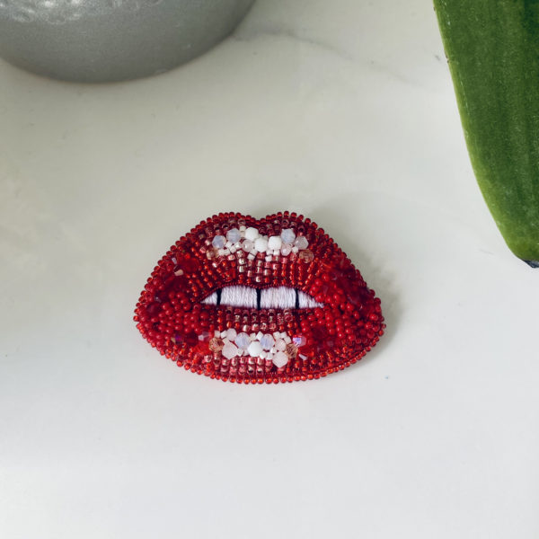 Bouche entrouverte rouge – Image 2